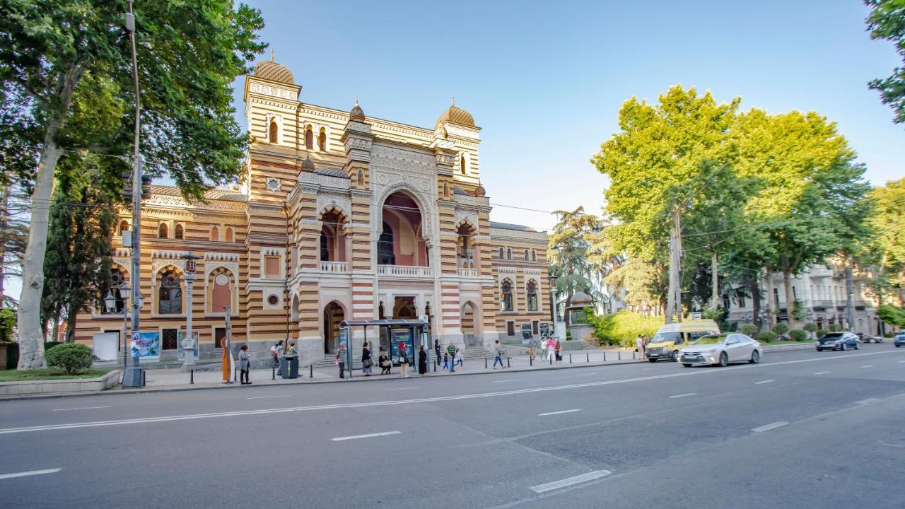 Near The Opera Apartment Tbilisi Luaran gambar